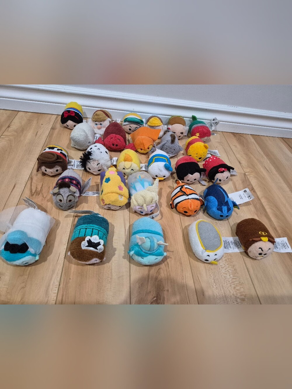 27 Disney Tsum Tsum stuffies